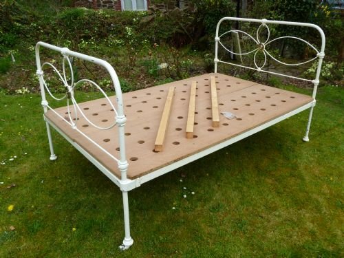 fig 1. A GOOD VICTORIAN BRASS AND IRON BED.