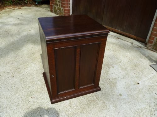 fig 1. COLLECTORS SPECIMEN CABINET BY HILLS OF WILLESDEN