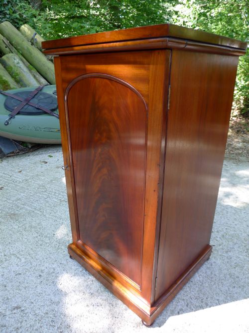 fig 1. FINE VICTORIAN HONDURAS MAHOGANY COLLECTORS CABINET