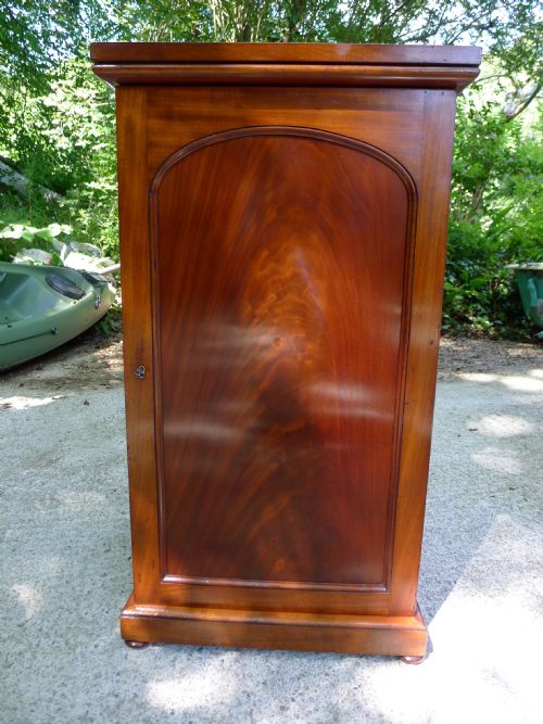 fig 3. FINE VICTORIAN HONDURAS MAHOGANY COLLECTORS CABINET