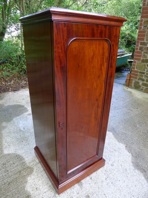 fig 1. A FINE VICTORIAN HONDURAS MAHOGANY 20 DRAWER COLLECTORS CABINET