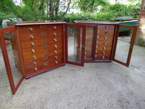 fig 2. A FINE PAIR OF LATE 19TH CENTURY COLLECTORS CABINETS WITH FULL PROVENANCE. MADE BY THE LATE EDWIN TULLEY NEWTON FGS. FZS. BASED AT THE GEOLOGICAL MUSEUM, JERMYN STREET, LONDON W. 1890.