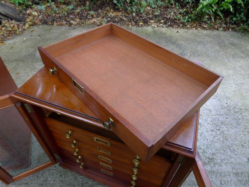 fig 3. A FINE PAIR OF LATE 19TH CENTURY COLLECTORS CABINETS WITH FULL PROVENANCE. MADE BY THE LATE EDWIN TULLEY NEWTON FGS. FZS. BASED AT THE GEOLOGICAL MUSEUM, JERMYN STREET, LONDON W. 1890.