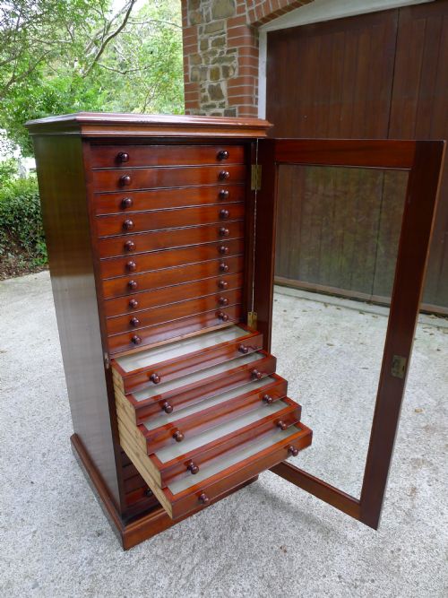 fig 1. FINE VICTORIAN 20 DRAWER COLLECTORS CABINET BY J.T.CROCKETT OF CAVENDISH SQUARE. LONDON