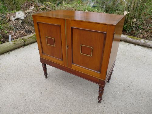 fig 1. A FINE 20 DRAWER VICTORIAN MAHOGANY COLLECTORS CABINET ON STAND BY DRUCE OF BAKERS STREET, LONDON. CIRCA 1885