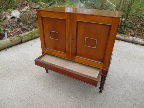 fig 2. A FINE 20 DRAWER VICTORIAN MAHOGANY COLLECTORS CABINET ON STAND BY DRUCE OF BAKERS STREET, LONDON. CIRCA 1885