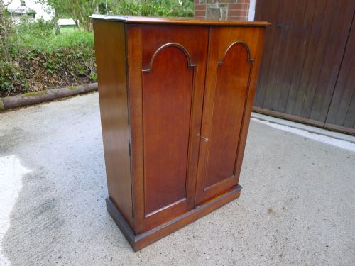 fig 1. AN EXCELLENT 36 DRAWER COLLECTORS SPECIMEN CABINET BY JANSEN OF LONDON CIRCA 1880.