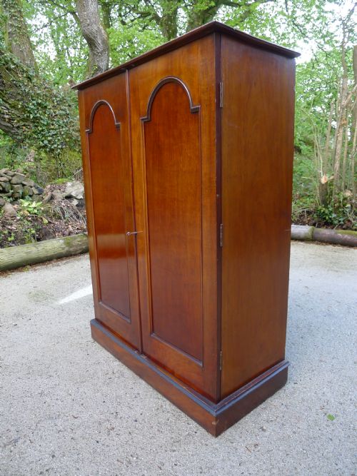 fig 3. AN EXCELLENT 36 DRAWER COLLECTORS SPECIMEN CABINET BY JANSEN OF LONDON CIRCA 1880.