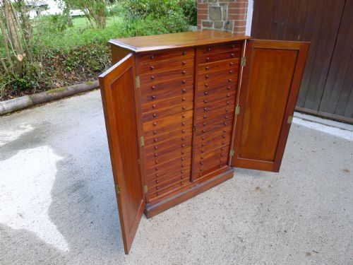 fig 4. AN EXCELLENT 36 DRAWER COLLECTORS SPECIMEN CABINET BY JANSEN OF LONDON CIRCA 1880.