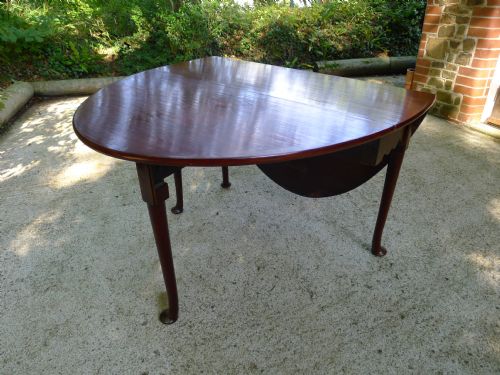 fig 2. A VERY FINE AND EARLY MAHOGANY DROP LEAF DINING TABLE CIRCA 1750