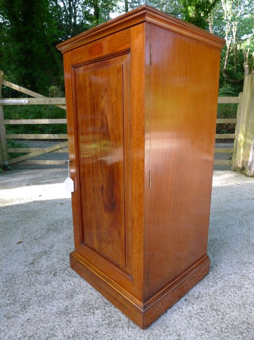 fig 1. A FINE VICTORIAN MAHOGANY 16 DRAWER COLLECTORS CABINET. CIRCA 1885.