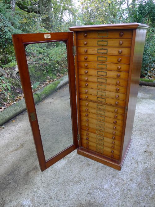 fig 2. A FINE 20 DRAWER VICTORIAN MAHOGANY AND DEAL COLLECTORS CABINET BY J.T.CROCKETT OF CAVENDISH SQUARE. LONDON. CIRCA 1880.