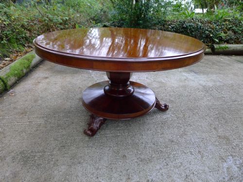 fig 1. FINE VICTORIAN MAHOGANY LOO OR 'TIP-TOP' DINING TABLE. CIRCA 1870.