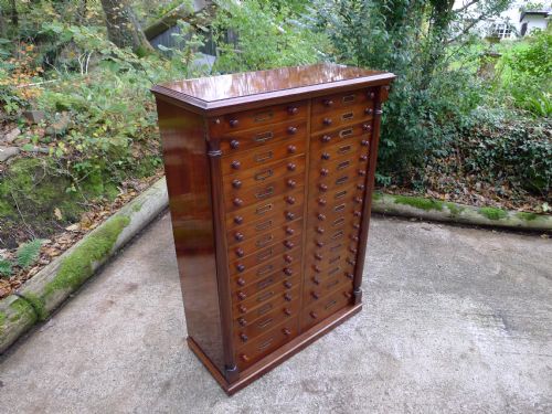 fig 1. A FINE VICTORIAN 30 DRAWER MAHOGANY COLLECTORS CABINET LATE OF THE LATE DR.G.S.GRAHAM-SMITH. CIRCA 1880.