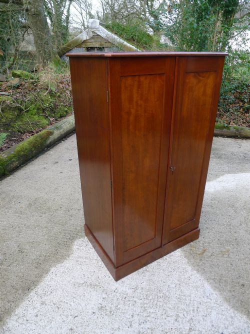 fig 1. A GOOD AND EARLY 19TH CENTURY 16 DRAWER MAHOGANY COLLECTORS CABINET CIRCA 1850