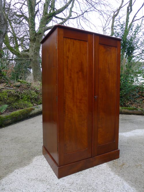 fig 3. A GOOD AND EARLY 19TH CENTURY 16 DRAWER MAHOGANY COLLECTORS CABINET CIRCA 1850