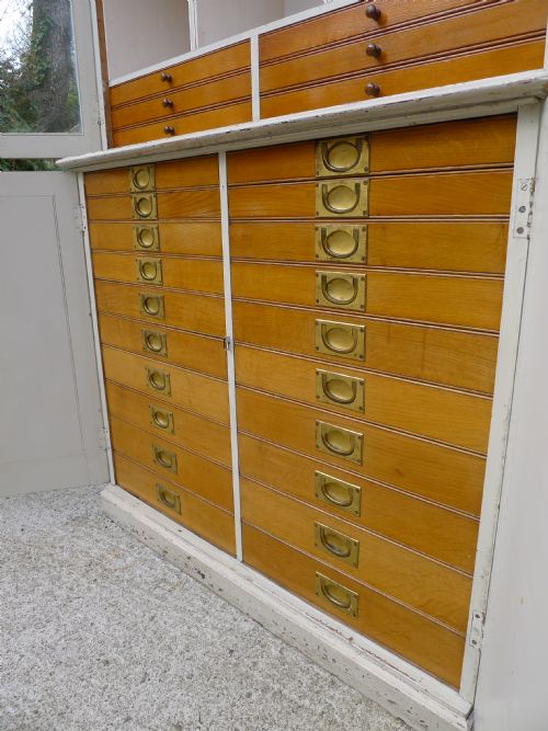 fig 4. A SUPERB PAINTED COLLECTORS CABINET OR DRESSER WITH 26 OAK DRAWERS AND ADJUSTABLE SHELVING AND PIGEON HOLES.CIRCA 1900.