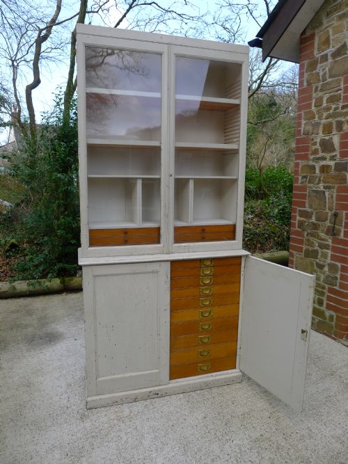 fig 2. A SUPERB PAINTED COLLECTORS CABINET OR DRESSER WITH 26 OAK DRAWERS AND ADJUSTABLE SHELVING AND PIGEON HOLES.CIRCA 1900.