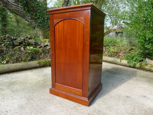 fig 1. A SUPERB 18 DRAWER, VICTORIAN, SOLID MAHOGANY COLLECTORS CABINET CIRCA 1890.