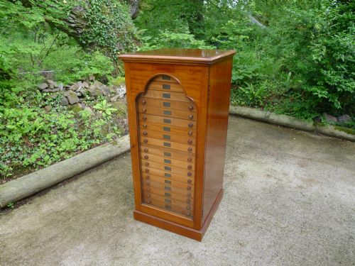 fig 1. A FINE 20 DRAWER, VICTORIAN MAHOGANY COLLECTORS CABINET BY CROCKETT OF CAVENDISH SQUARE, LONDON. CIRCA 1885
