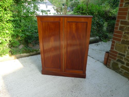 fig 2. A SUPERB QUALITY 40 DRAWER COLLECTORS CABINET BY DRUCE OF BAKERS ST
