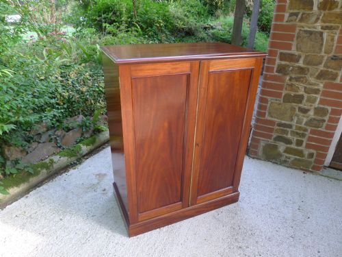 fig 3. A SUPERB QUALITY 40 DRAWER COLLECTORS CABINET BY DRUCE OF BAKERS ST