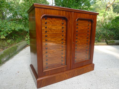 fig 4. A SUPERB 30 DRAWER COLLECTORS CABINET BY THOMAS GURNEY CIRCA. 1880.