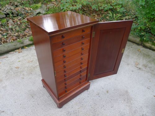 fig 3. A SUPERB EARLY VICTORIAN, HONDURAS MAHOGANY, COLLECTORS CABINET BY STANDISH