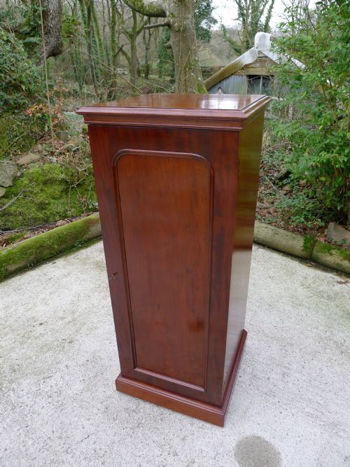 fig 1. A FINE HONDURAS MAHOGANY 20 DRAWER COLLECTORS CABINET CIRCA 1880