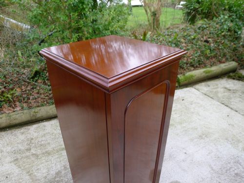 fig 2. A FINE HONDURAS MAHOGANY 20 DRAWER COLLECTORS CABINET CIRCA 1880