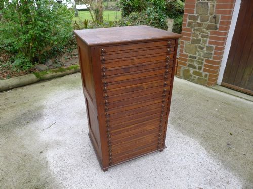 fig 2. A SOLID OAK VICTORIAN 20 DRAWER COLLECTORS CABINET CIRCA 1890