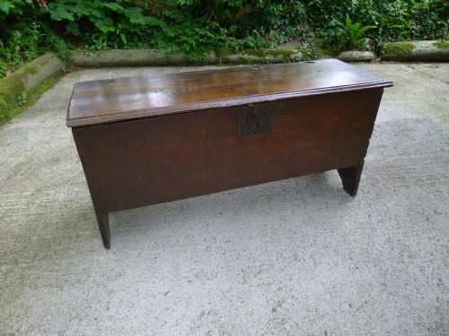 fig 1. A 17th CENTURY OAK FIVE PLANK COFFER IN GOOD CONDITION.
