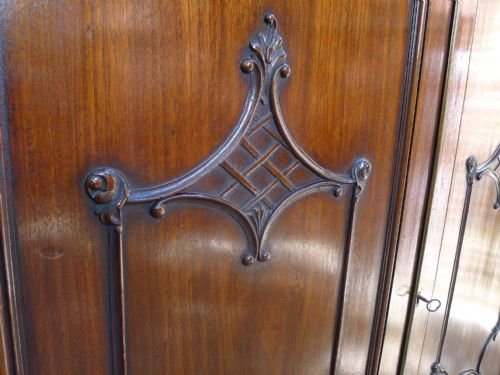 fig 2. A FINE GEORGE III MAHOGANY CABINET ON STAND. CIRCA 1800
