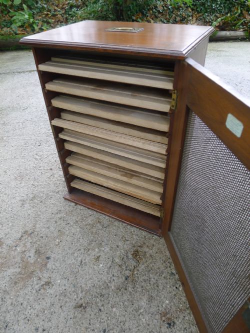 fig 3. A RARE ENTOMOLOGICAL DRYING CABINET BY J.T.CROCKETT OF CAVENDISH SQUARE, LONDON. CIRCA 1880.
