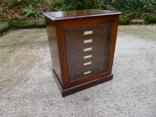 fig 1. A 7 DRAWER MAHOGANY AND DEAL COLLECTORS CABINET BY J.T.CROCKETT OF LONDON. CIRCA 1900.