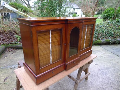 fig 2. A VERY FINE 72 DRAWER MICROSCOPE SLIDE COLLECTORS CABINET CIRCA 1910. PROPERTY OF THE LATE FRED DISHLEY OF MANCHESTER