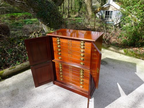 fig 2. A SUPERB AND HIGHLY VERSATILE 14 DRAWER MAHOGANY COLLECTORS CABINET. CIRCA 1900