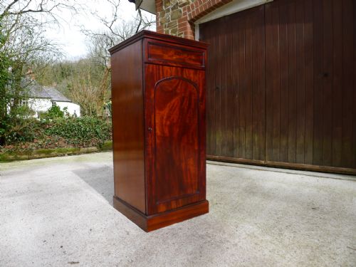 A Very Fine 20 Drawer Victorian, Honduras Mahogany, Collectors Cabinet Circa 1870.