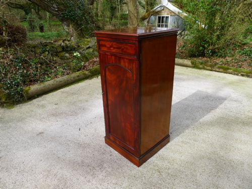 fig 1. A VERY FINE 20 DRAWER VICTORIAN, HONDURAS MAHOGANY, COLLECTORS CABINET CIRCA 1870.