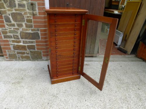 fig 1. A VICTORIAN MAHOGANY COLLECTORS CABINET BY T.J.CROCKETT OF CAVENDISH SQUARE. LONDON. CIRCA 1890.