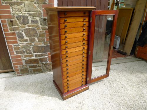 fig 1. A GOOD EDWARDIAN MAHOGANY 18 DRAWER COLLECTORS CABINET BY J.T.CROCKETT, CAVENDISH SQUARE, LONDON CIRCA 1910