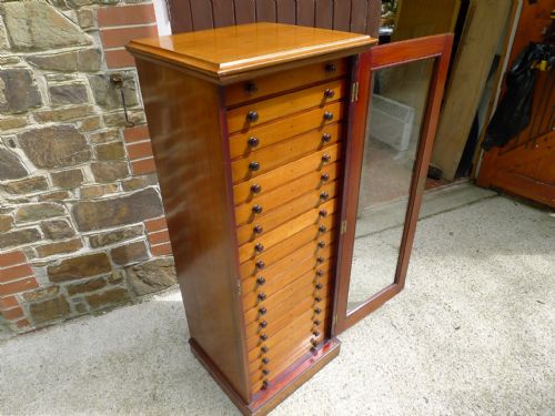 fig 2. A GOOD EDWARDIAN MAHOGANY 18 DRAWER COLLECTORS CABINET BY J.T.CROCKETT, CAVENDISH SQUARE, LONDON CIRCA 1910
