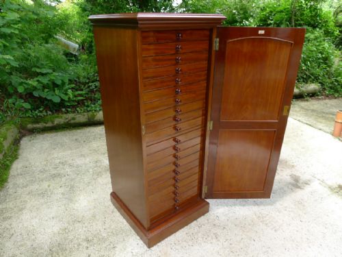 A 20 Drawer Mahogany Collectors Cabinet for the Connoisseur Circa 1900.