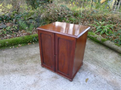 fig 2. A GOOD VICTORIAN MAHOGANY 12 DRAWER COLLECTORS CABINET, CIRCA 1880