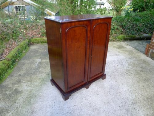 fig 2. A VICTORIAN MAHOGANY 40 DRAWER COLLECTORS CABINET ON BRACKET FEET CIRCA 1890