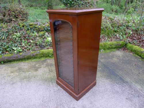 fig 2. A FINE 20 DRAWER MAHOGANY COLLECTORS CABINET BY MESSRS WATKINS & DONCASTER. CIRCA 1900.