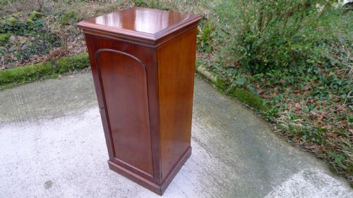 fig 3. A FINE, SOLID MAHOGANY JANSEN 20 DRAWER COLLECTORS CABINET. CIRCA 1890