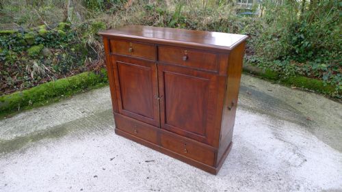 fig 1. A FINE 28 DRAWER COLLECTORS CABINET CIRCA 1850 IN HONDURAS MAHOGANY