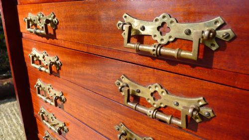 fig 2. A GOOD VICTORIAN MAHOGANY 12 DRAWER SPECIMEN COLLECTORS CABINET. CIRCA 1890