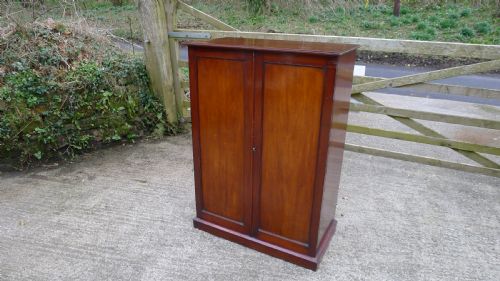 fig 2. A VERY UNUSUAL AND INTERESTING VICTORIAN MAHOGANY COLLECTORS CABINET. CIRCA 1870.